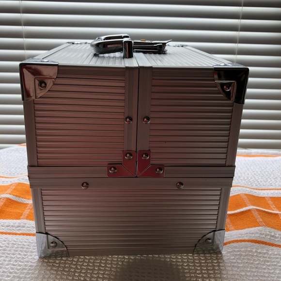 Cosmetic metal box - Picture 4 of 4